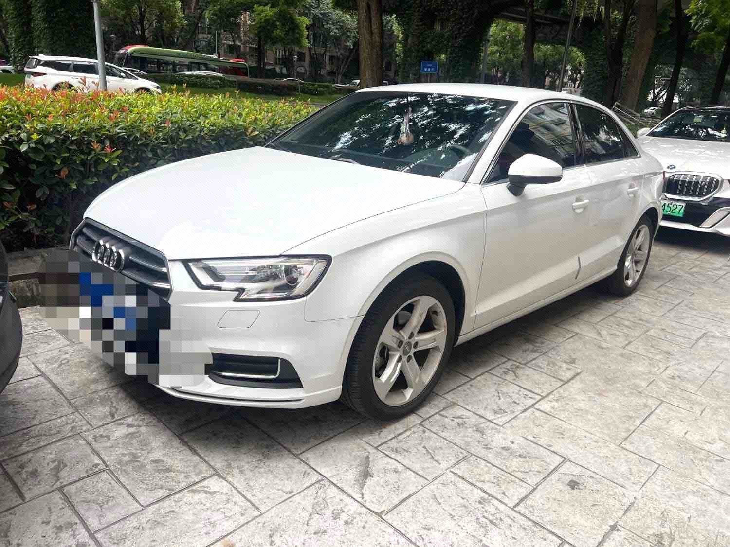 2019 immagine di auto 