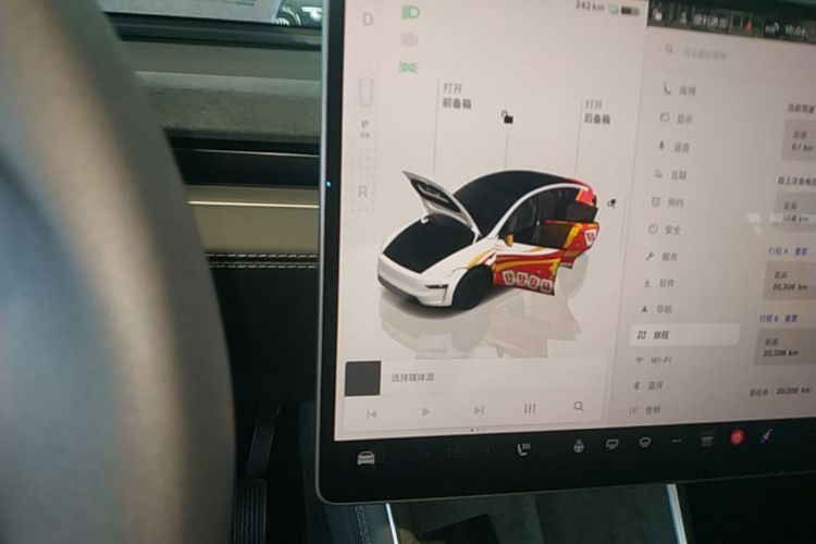 Tesla Model Y 2025 car image #14