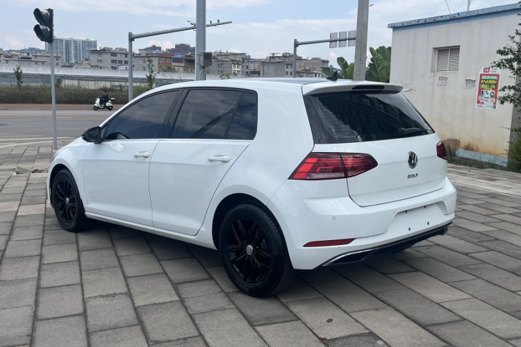 Volkswagen Golf 2019 car image #7