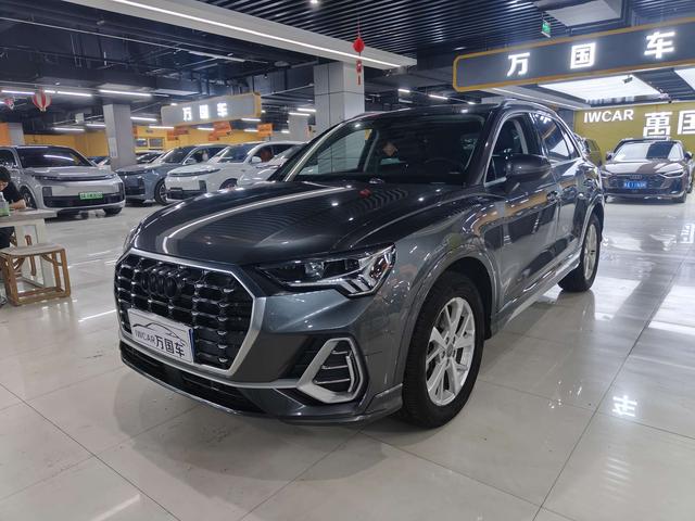 Audi Q3 2019 car image #10
