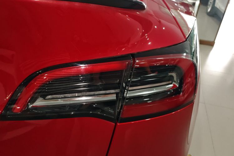 Tesla Model Y 2023 #8 Tesla Model Y 2023 car image #8