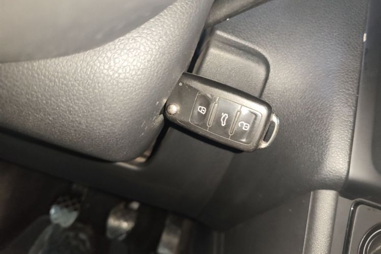 Volkswagen Polo 2017 car image #9