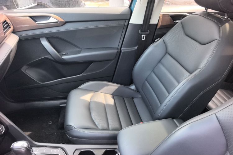 Volkswagen Tharu 2020 car image #11