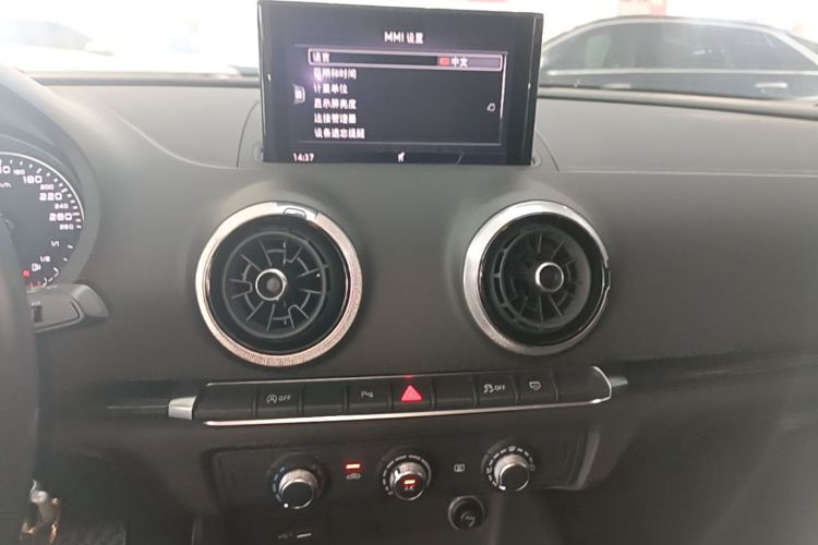 Audi A3 2018 car image #13