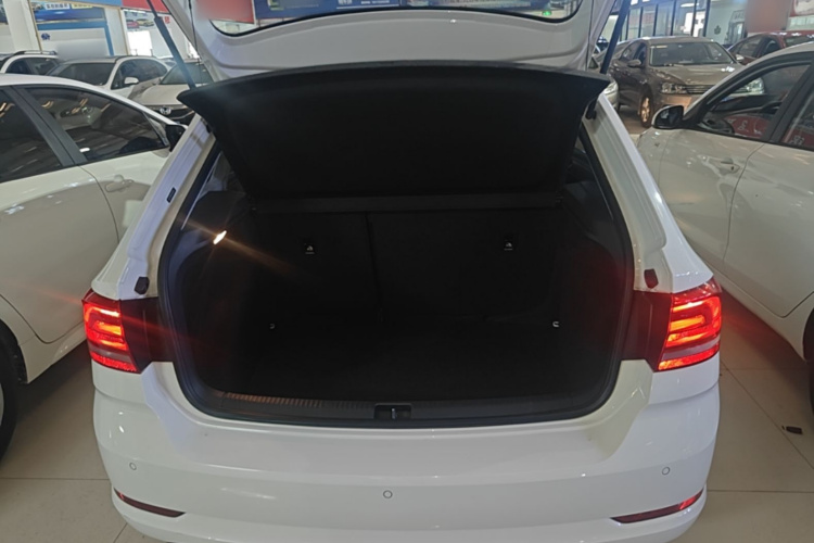 Volkswagen Santana 2015 car image #19