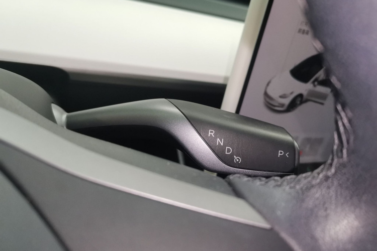 Tesla Model 3 2020 car image #18