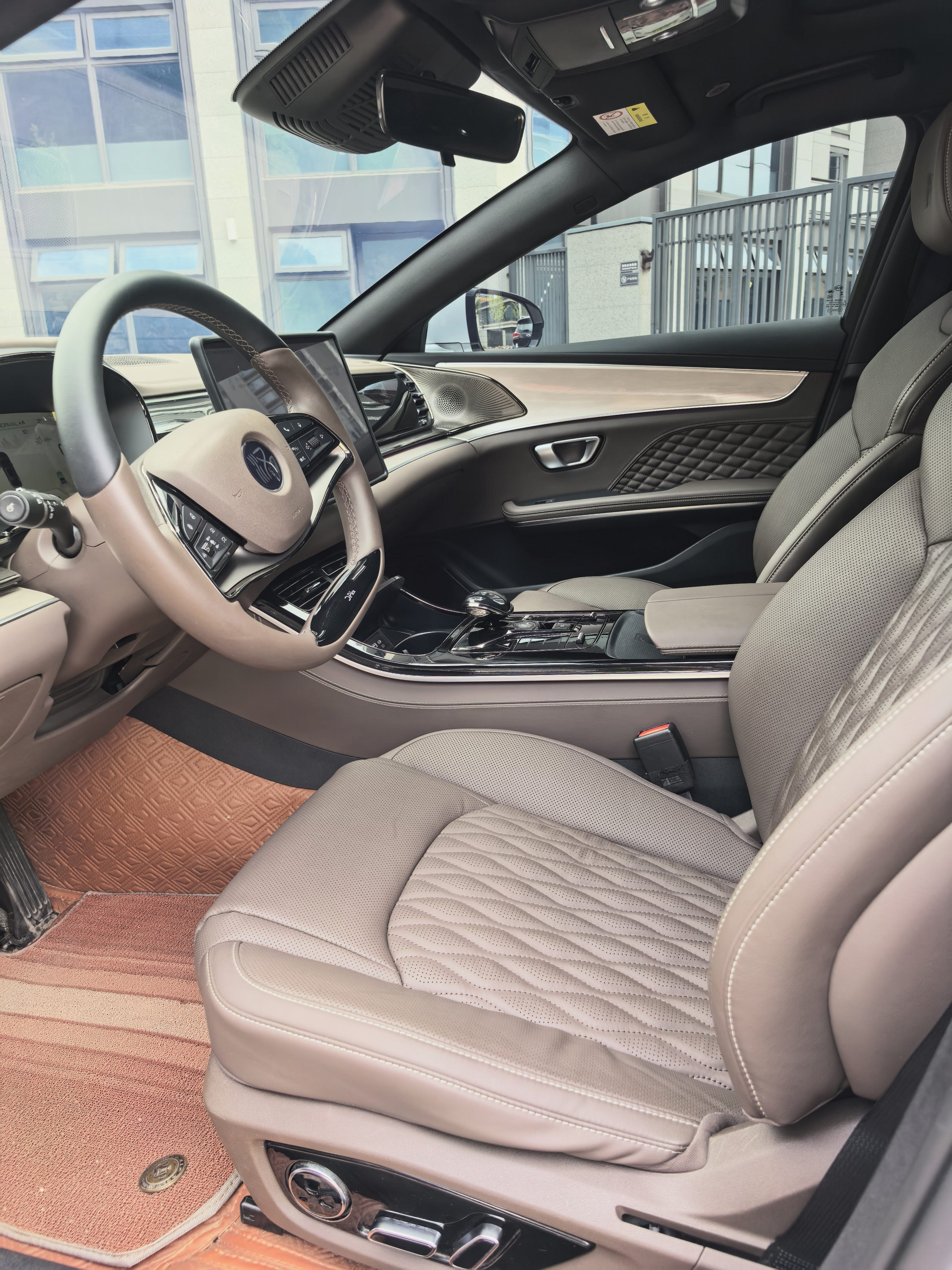 BYD Han 2023 car image #4