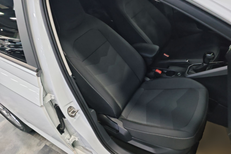 Volkswagen Polo 2022 car image #24