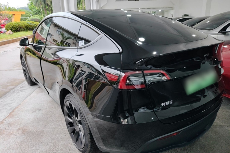 Tesla Model Y 2023 car image #5
