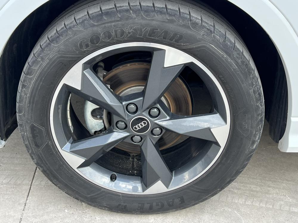 Audi Q3 2022 car image #9