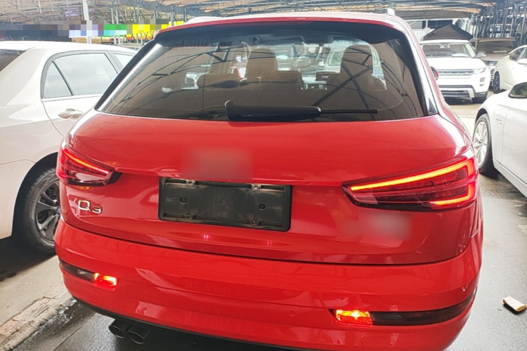 Audi Q3 2018 car image #6