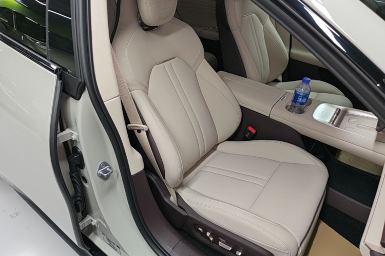 2026 #24 2026 imagen de coche #24
