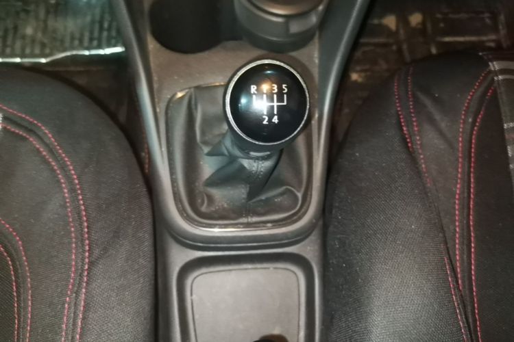 Volkswagen Polo 2015 car image #14