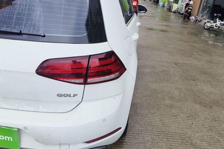 Volkswagen Golf 2019 car image #8
