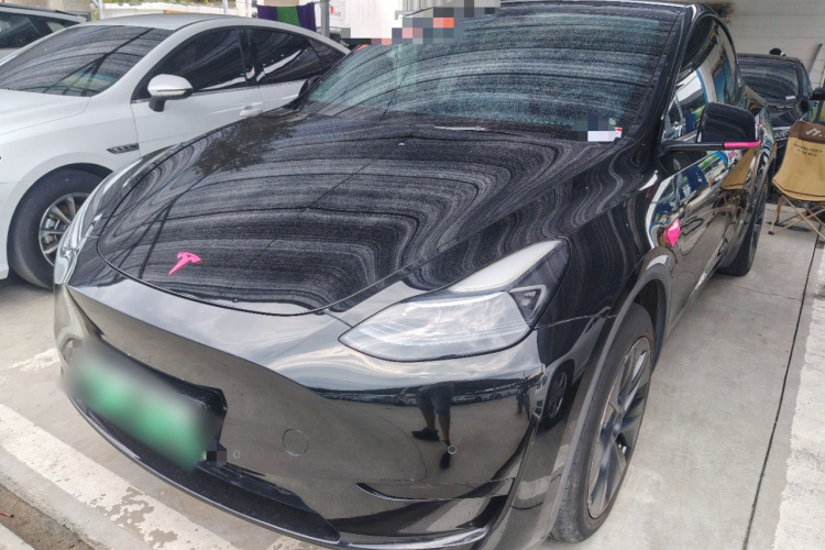 Tesla Model Y 2023 car image #2