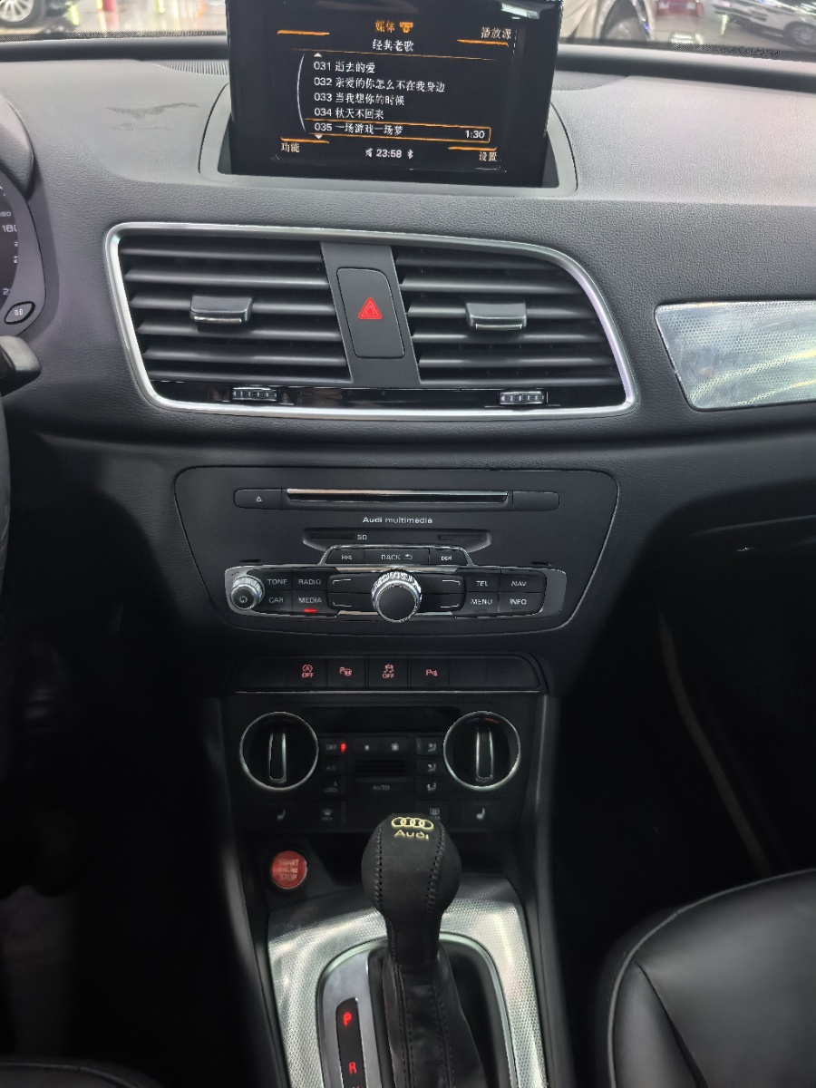 Audi Q3 2017 car image #6