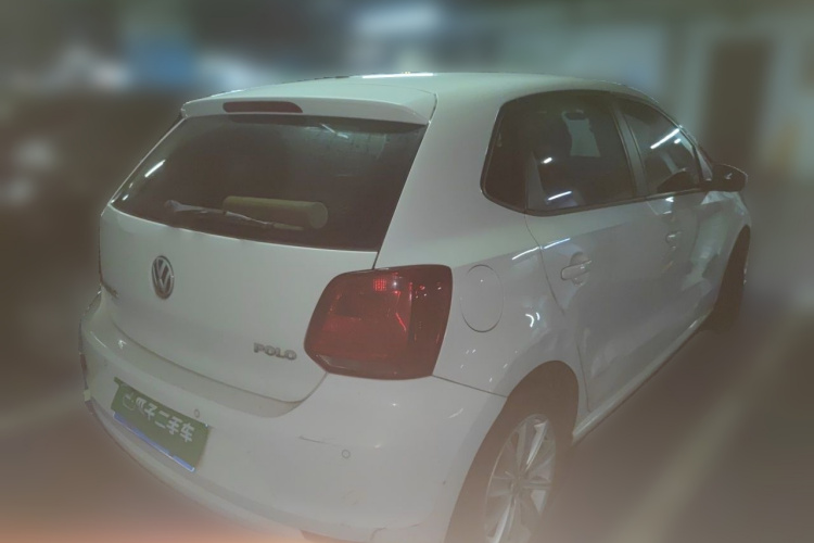 Volkswagen Polo 2015 car image #5