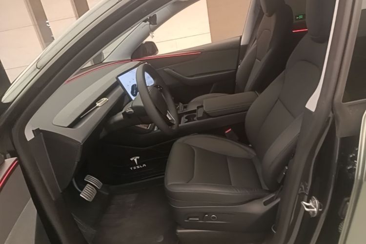 Tesla Model Y 2025 car image #15