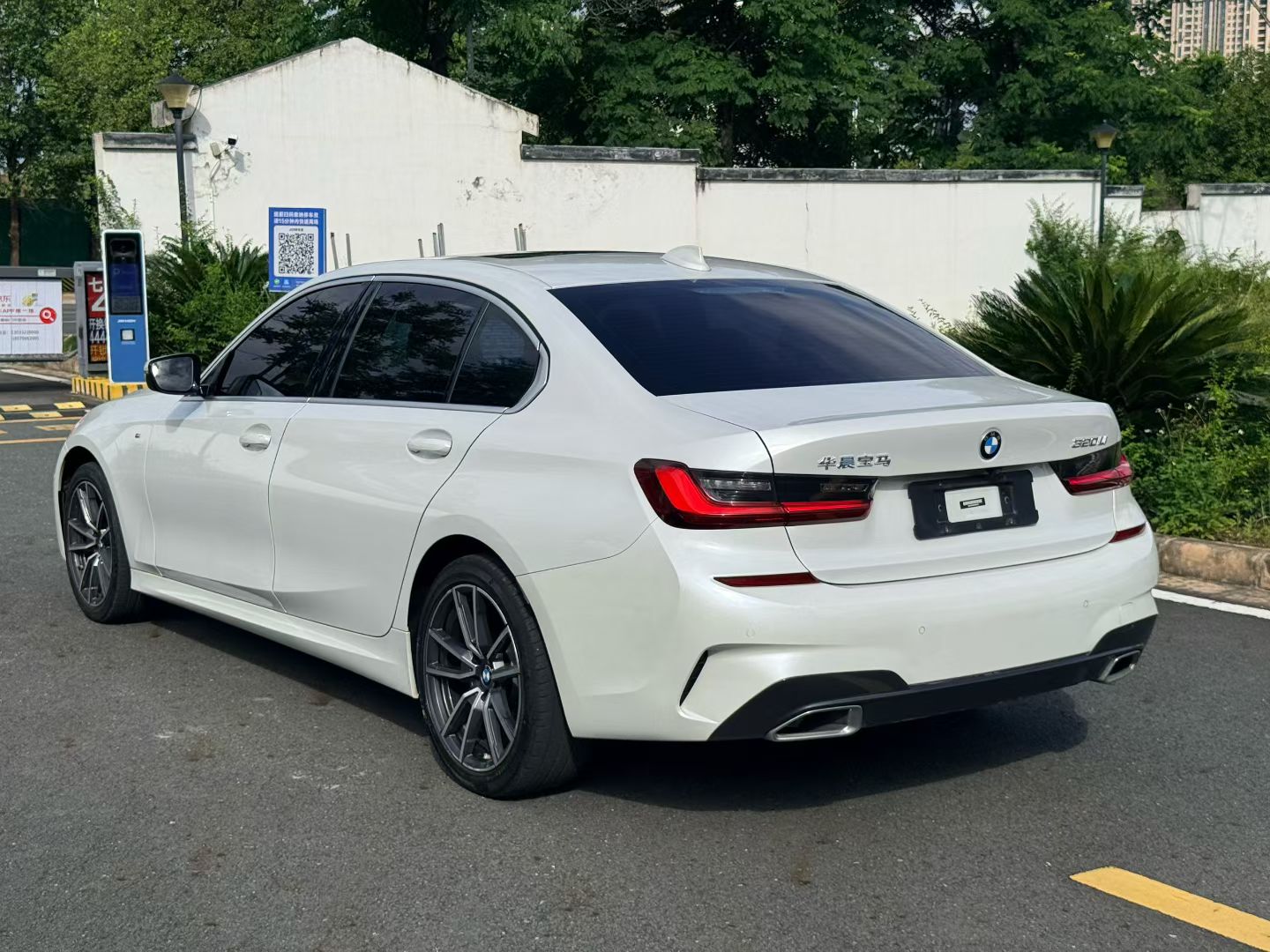 BMW 3 Series 2022 car image #9