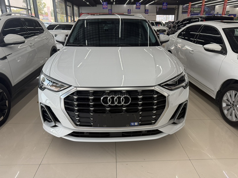 Audi Q3 2023 car image #2