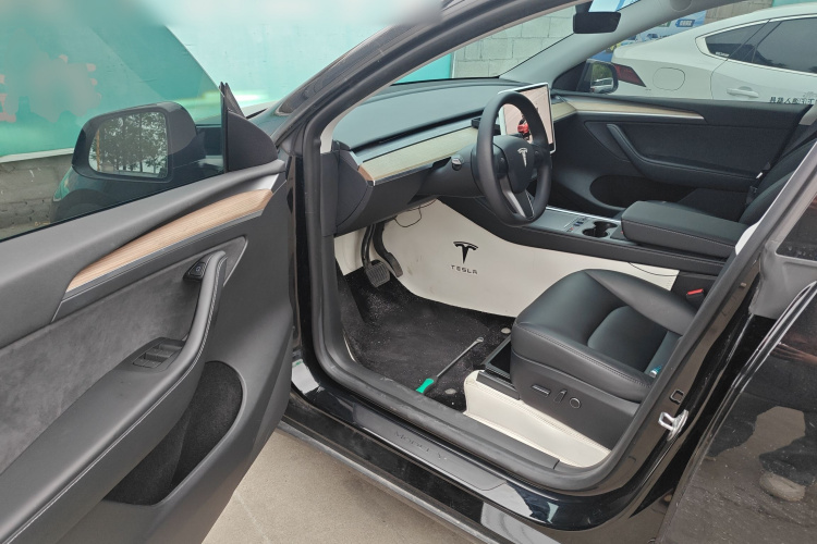 Tesla Model Y 2023 #16 Tesla Model Y 2023 car image #16