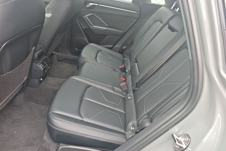 Audi Q3 2023 car image #19