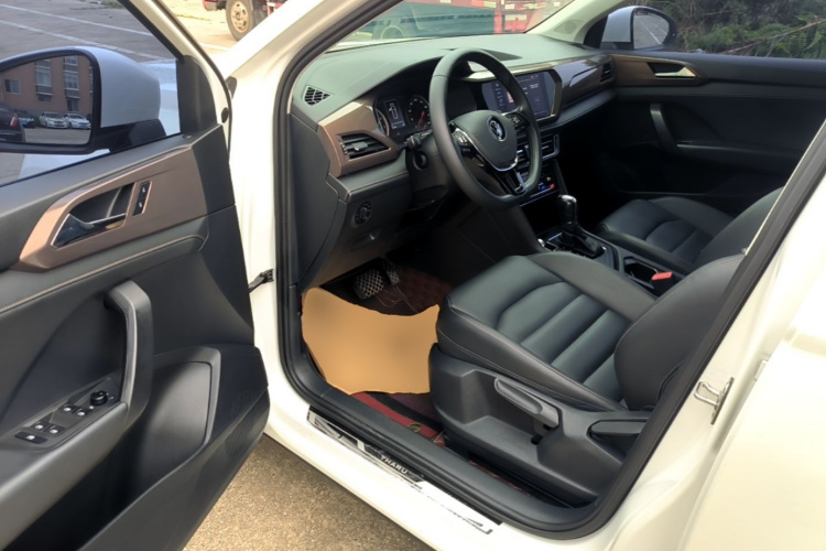 Volkswagen Tharu 2021 car image #16
