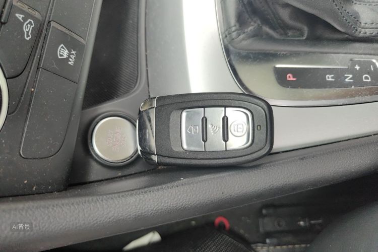 Audi Q3 2016 car image #10