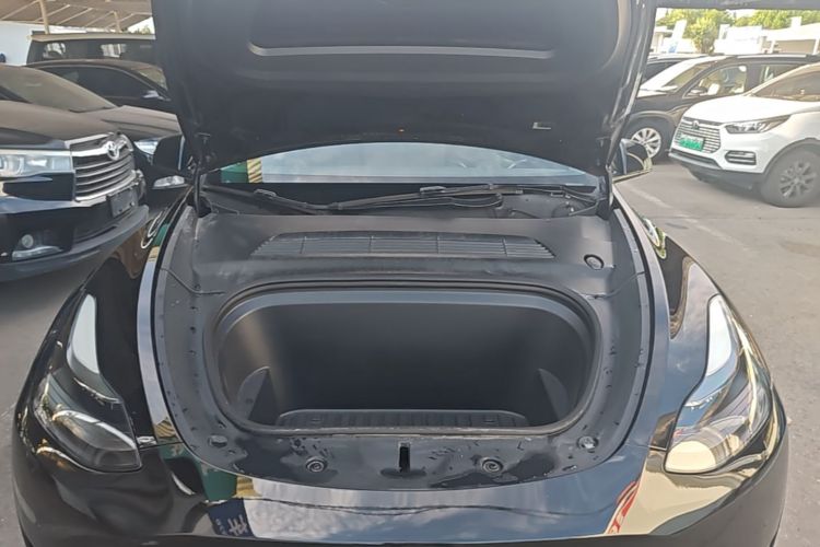 Tesla Model Y 2022 car image #20