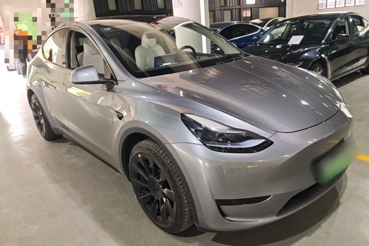 Tesla Model Y 2024 #4 Tesla Model Y 2024 car image #4