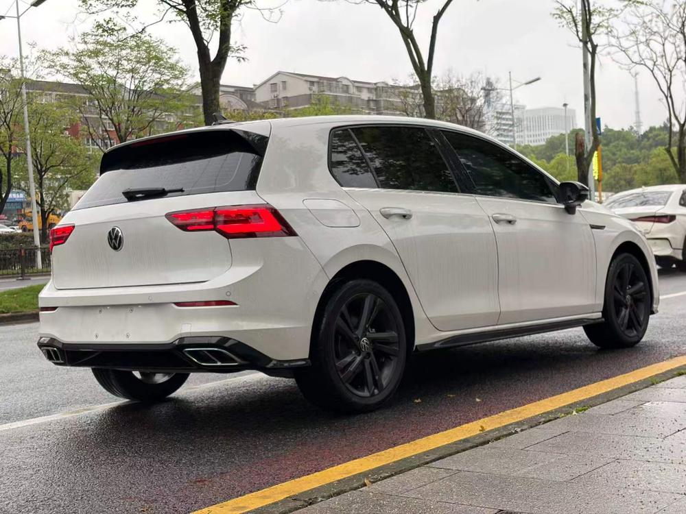 Volkswagen Golf 2023 car image #5