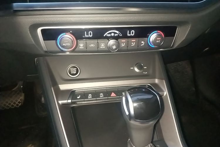 Audi Q3 2022 car image #13