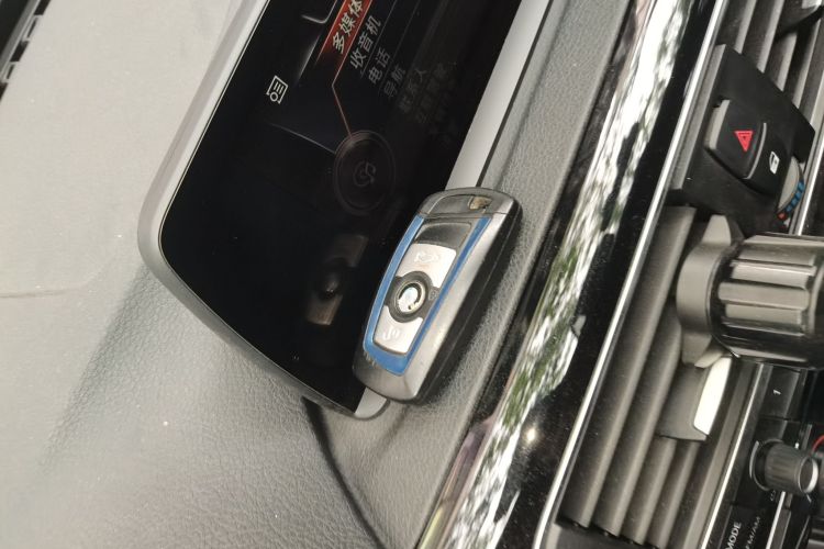 BMW 3 Series 2017 car image #11