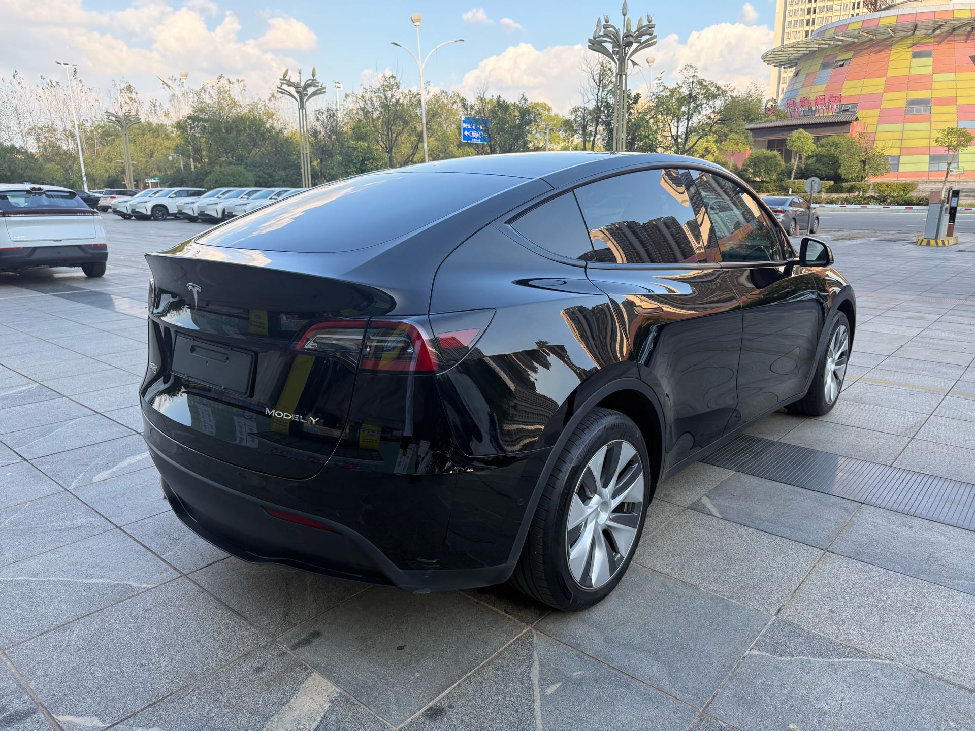 Tesla Model Y 2023 #5 Tesla Model Y 2023 immagine di auto #5