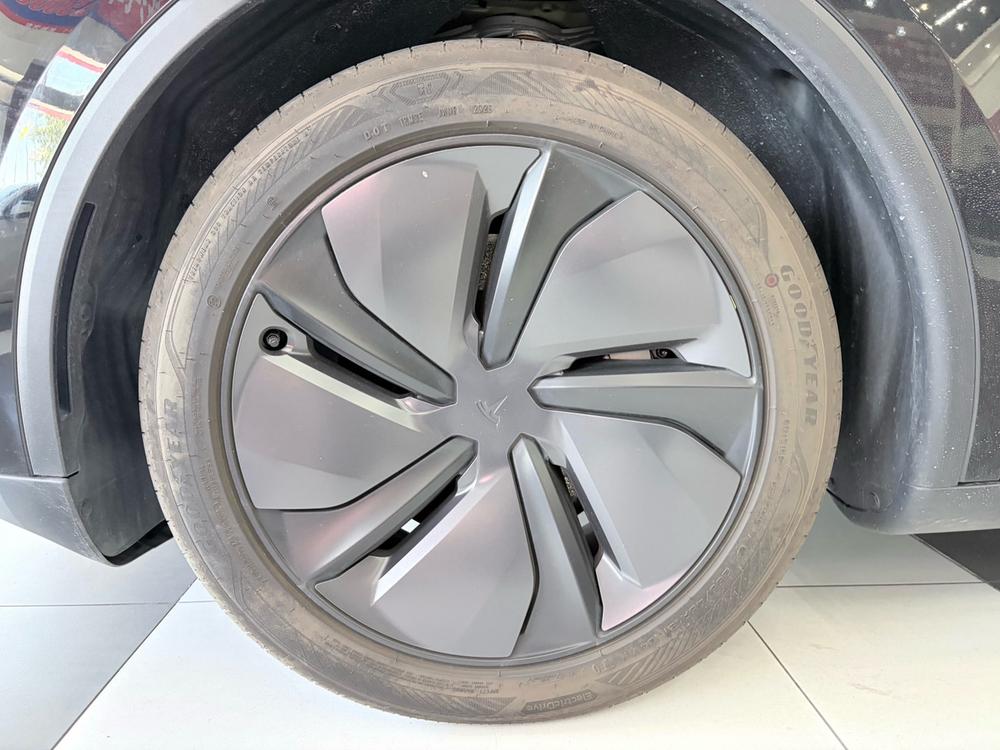 Tesla Model Y 2026 car image #11