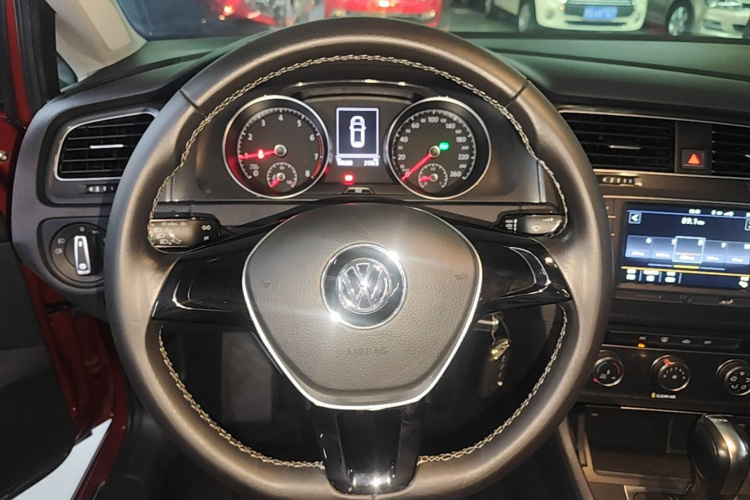 Volkswagen Golf 2017 car image #18