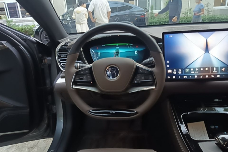 BYD Han 2024 car image #11