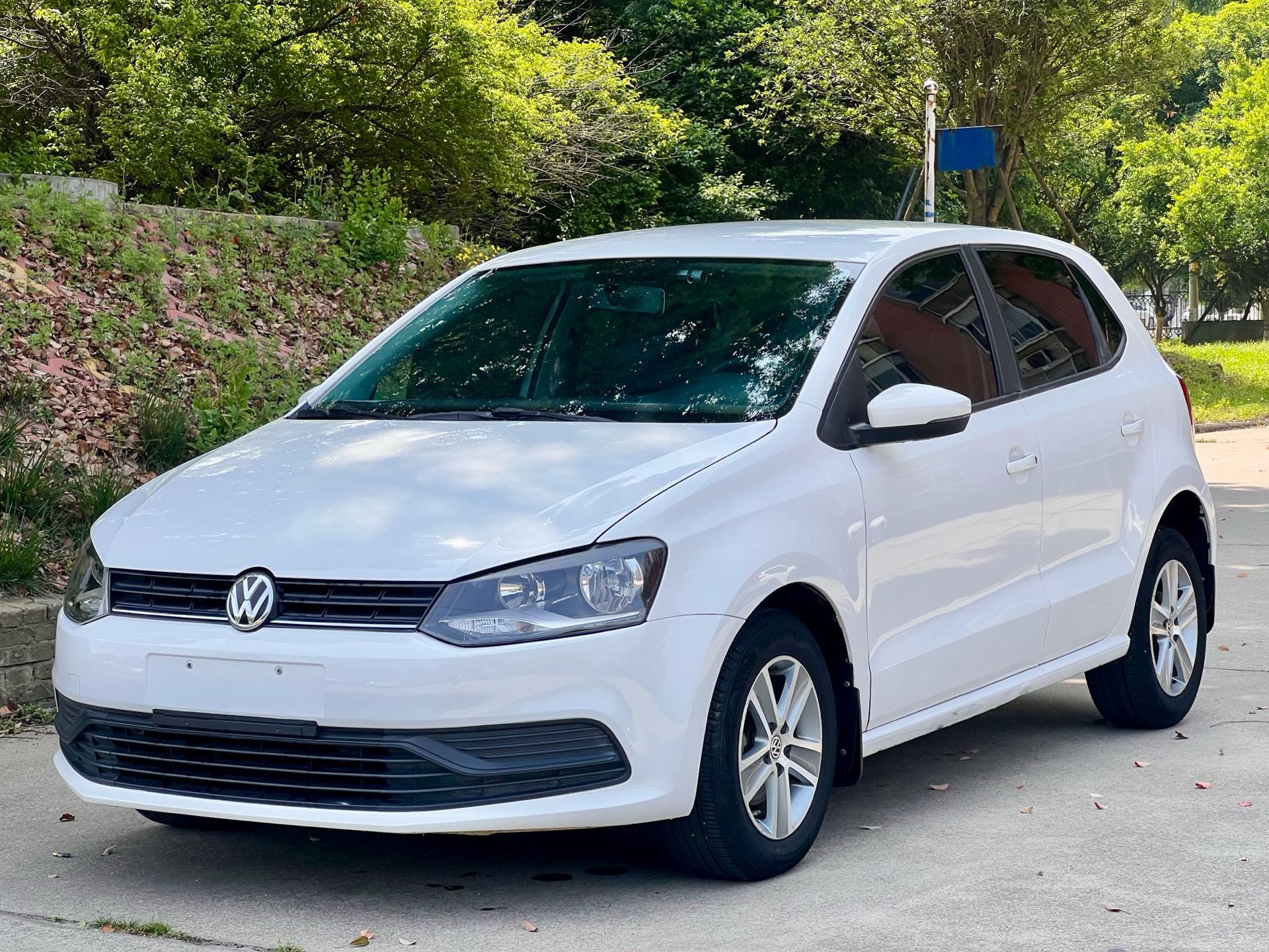 Volkswagen Polo 2018 car image 