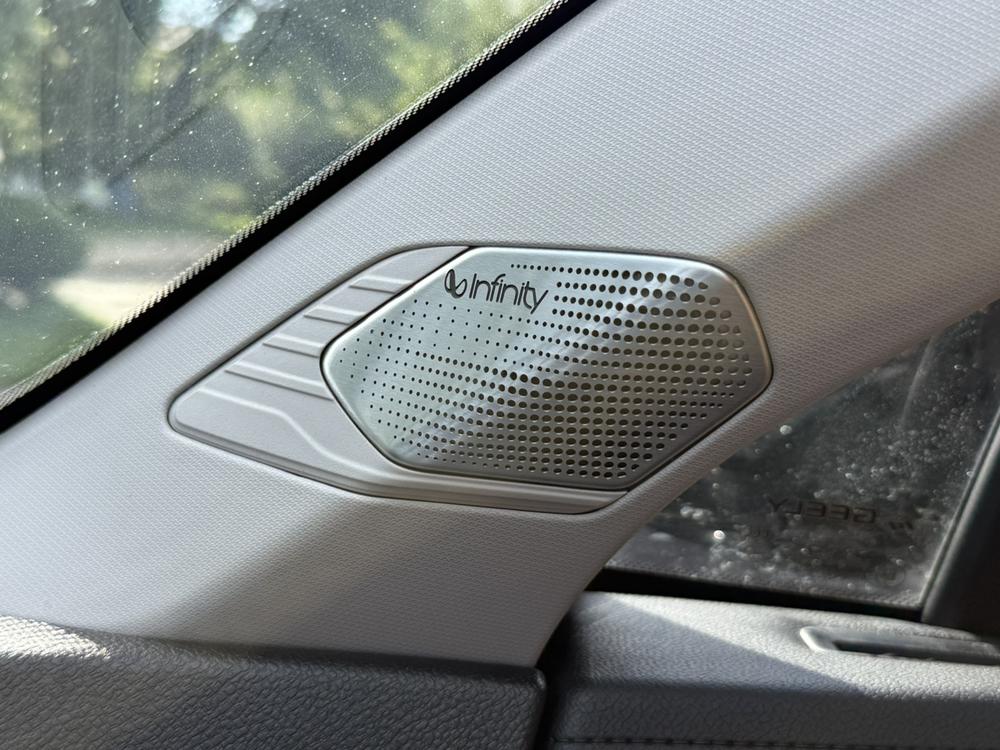 GEELY Boyue L 2023 car image #9