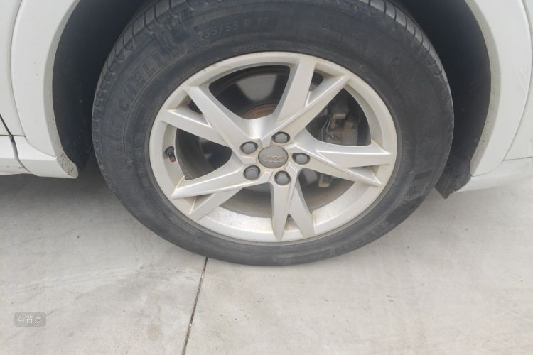 Audi Q3 2017 car image #9