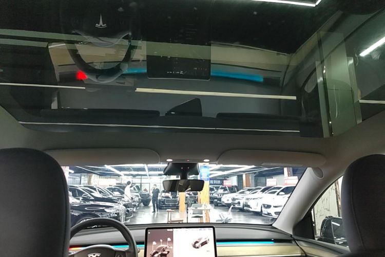Tesla Model Y 2023 car image #18