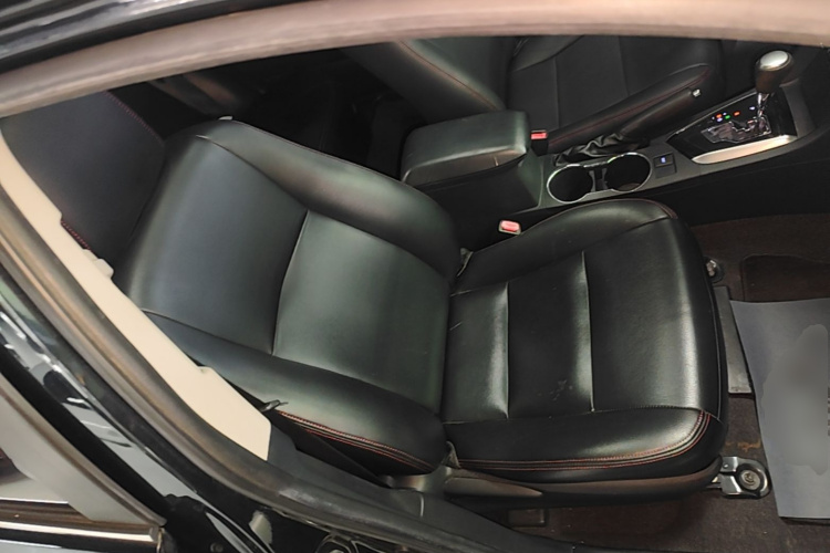 Toyota Corolla 2015 immagine di auto #24