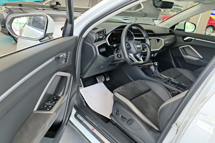 Audi Q3 2023 #16 Audi Q3 2023 car image #16