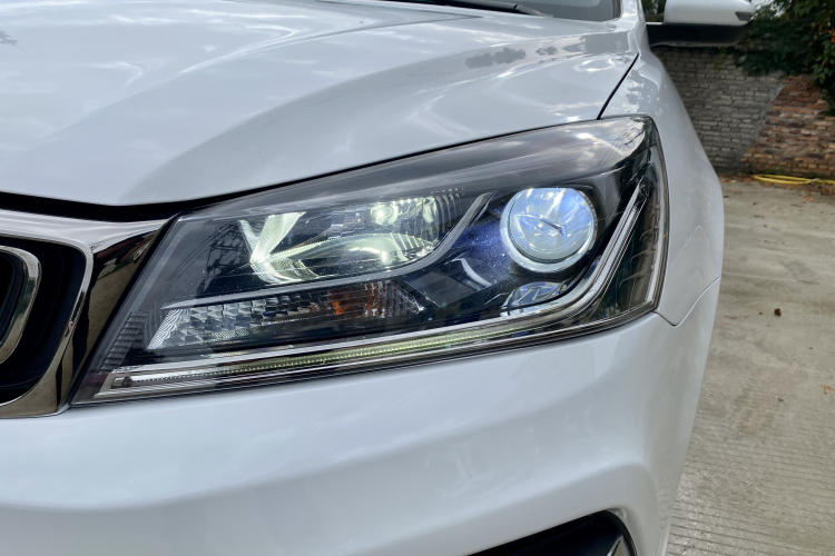 GEELY Emgrand 2019 #24 GEELY Emgrand 2019 car image #24