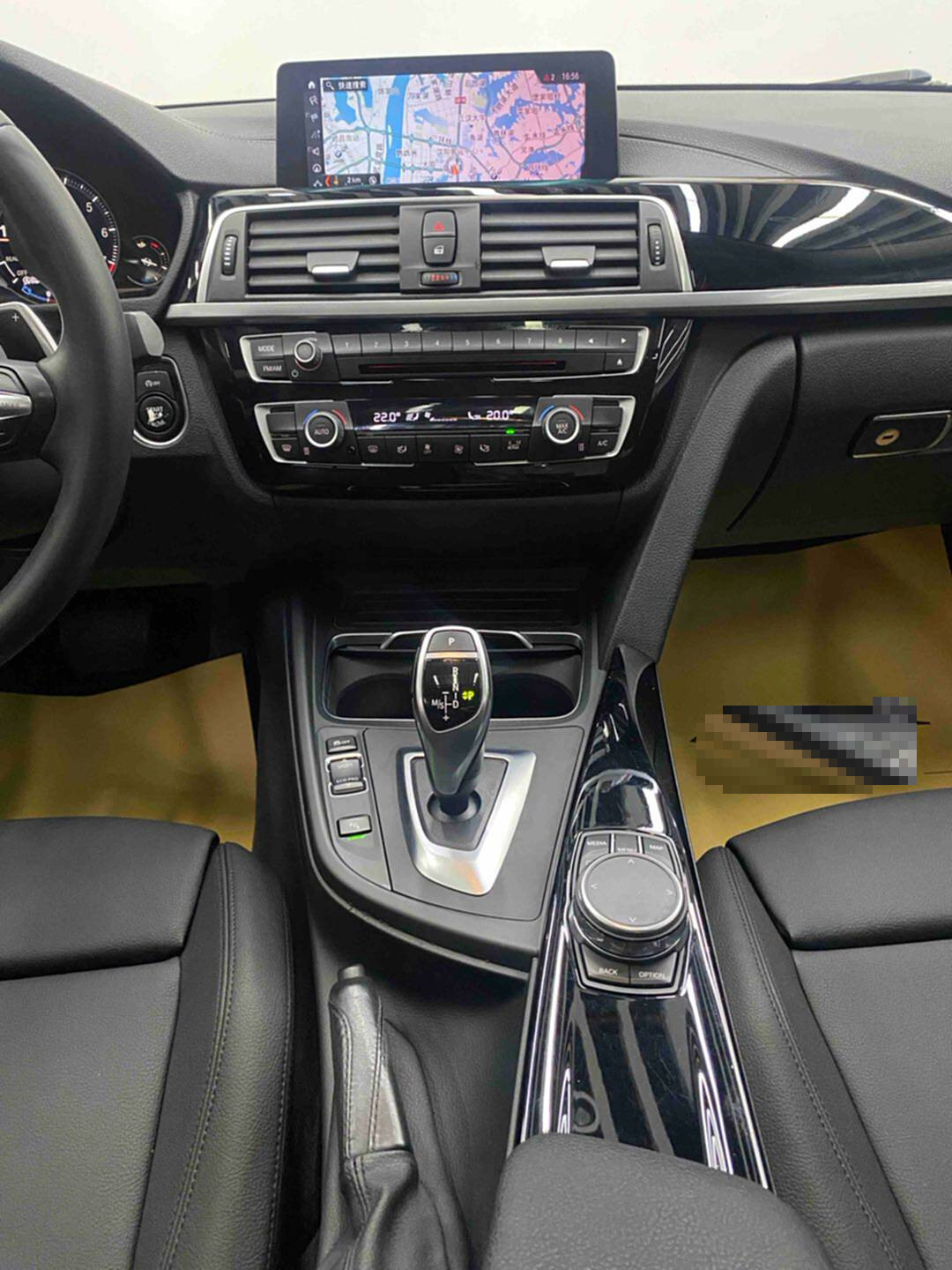 BMW 3 Series 2019 car image #17