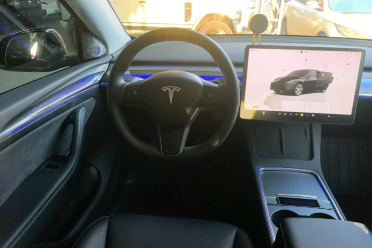 Tesla Model Y 2023 #11 Tesla Model Y 2023 car image #11
