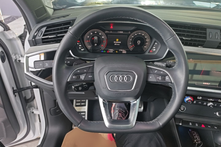 Audi Q3 2023 #11 Audi Q3 2023 car image #11