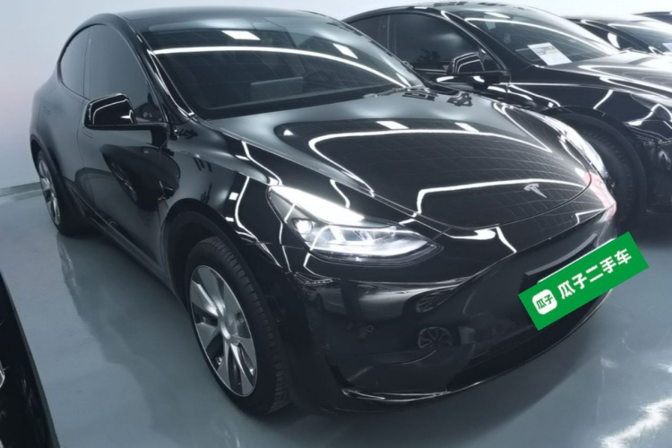 Tesla Model Y 2023 car image #4