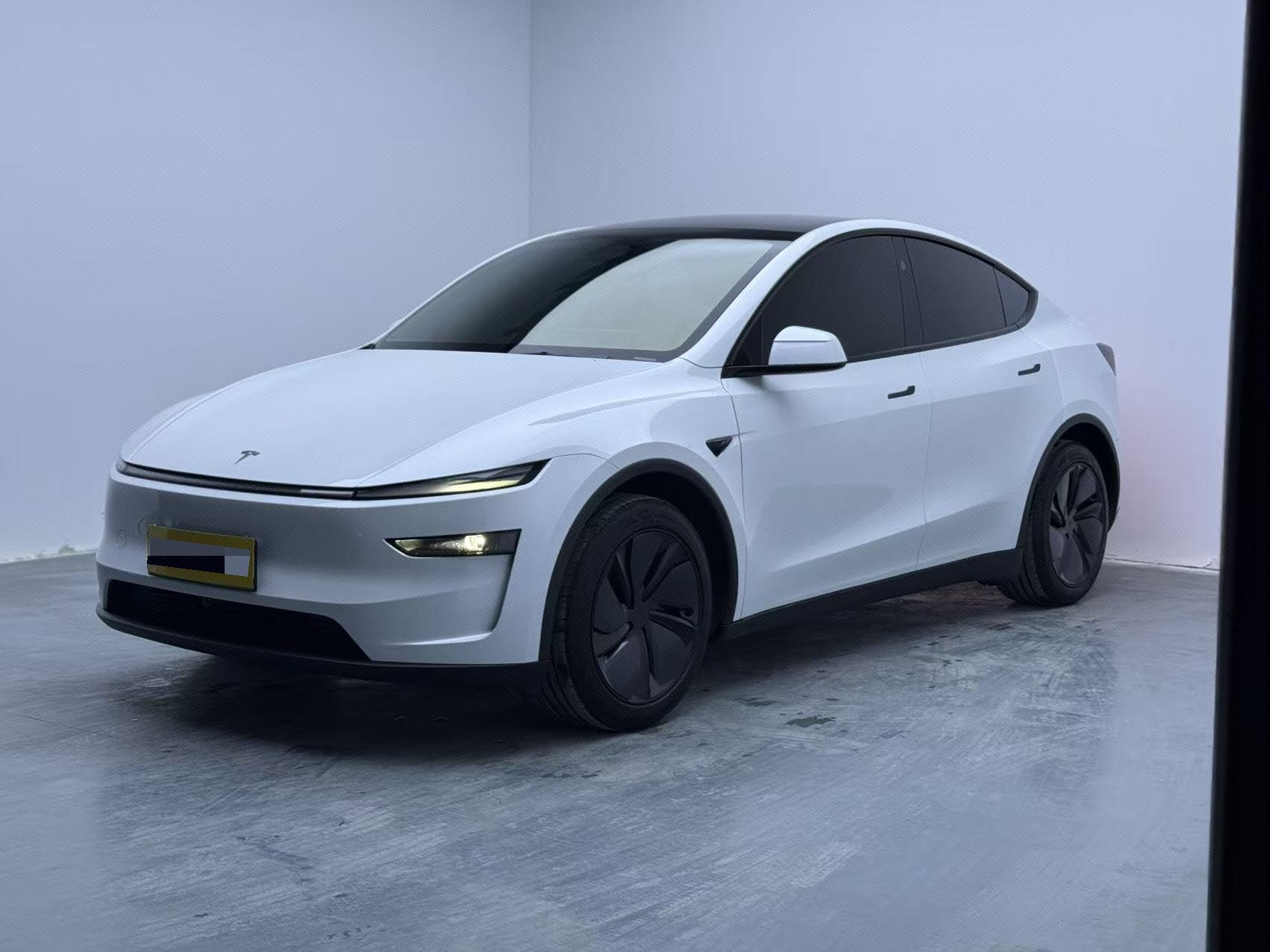 Tesla Model Y 2025 immagine di auto 
