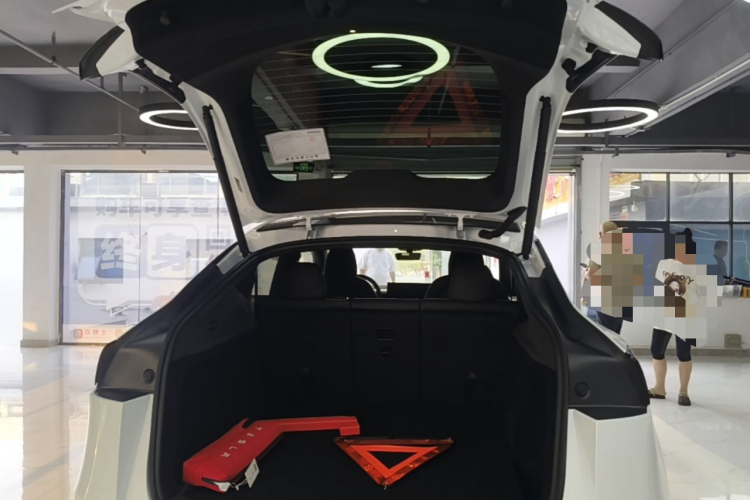 Tesla Model Y 2026 #19 Tesla Model Y 2026 car image #19